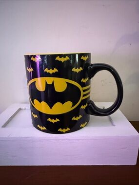 Silver Buffalo DC Comics Batman Logo Ceramic Mug.